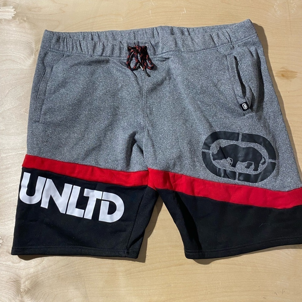 Ecko Unlimited Gray and Black Athletic Shorts with Red Accent 4XL (HU)